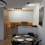 Skarbowa 1a Lux 4 & Parking Apartmán