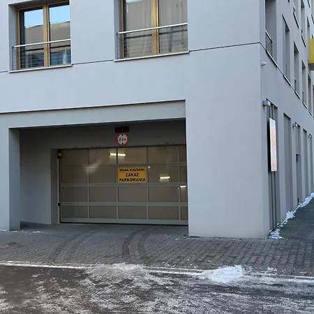 Skarbowa 1a Lux 4 & Parking * Лешно