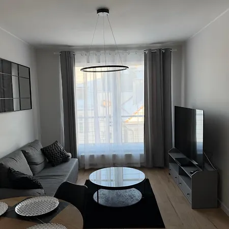 Skarbowa 1a Lux 4 & Parking Лешно