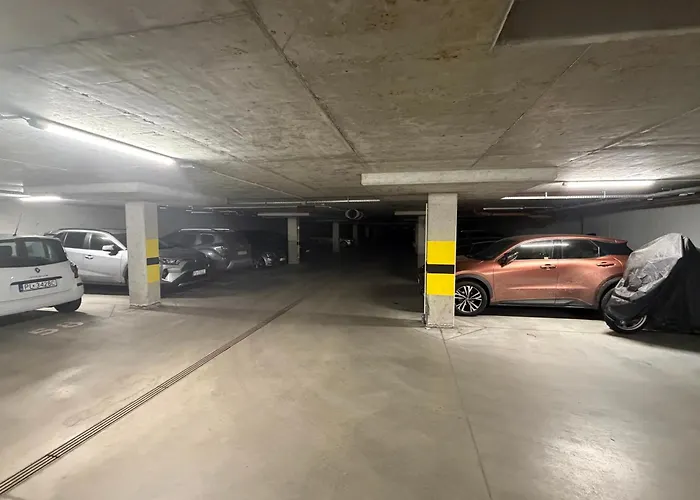 Skarbowa 1a Lux 4 & Parking شقة *