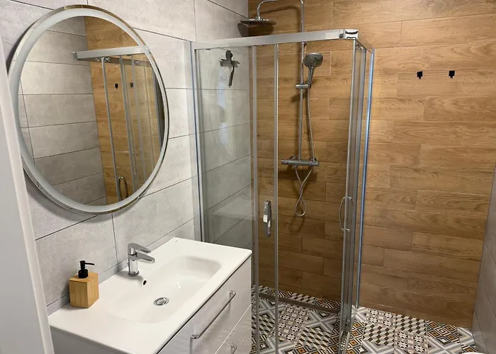 Skarbowa 1a Lux 4 & Parking شقة *